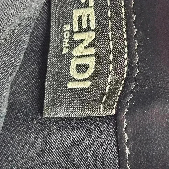 FENDI Zip Around Black Wallet - Picture 4 of 16